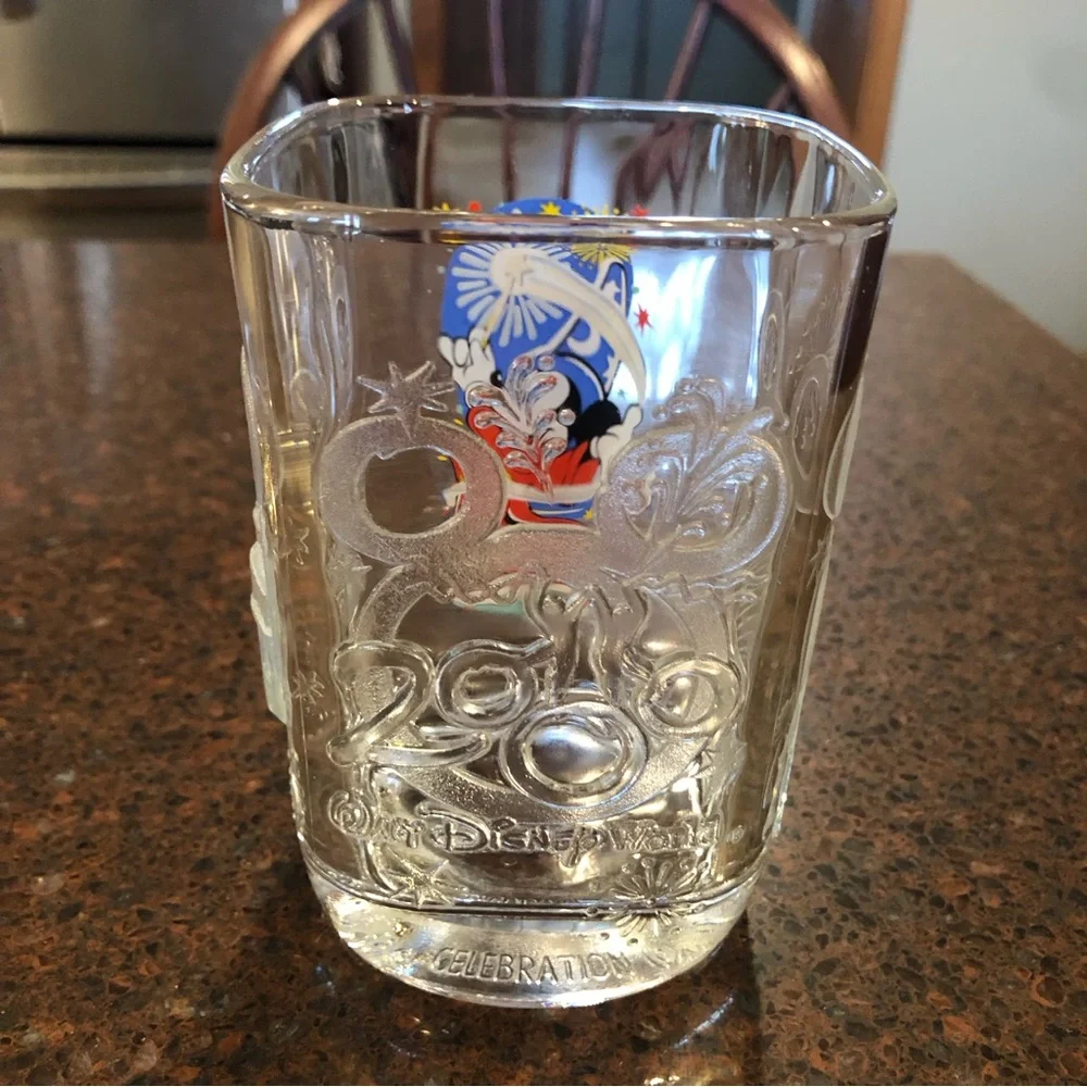 McDonald’s Walt Disney World Commemorate Millennium Year Glass Tumbler - Picture 3 of 9